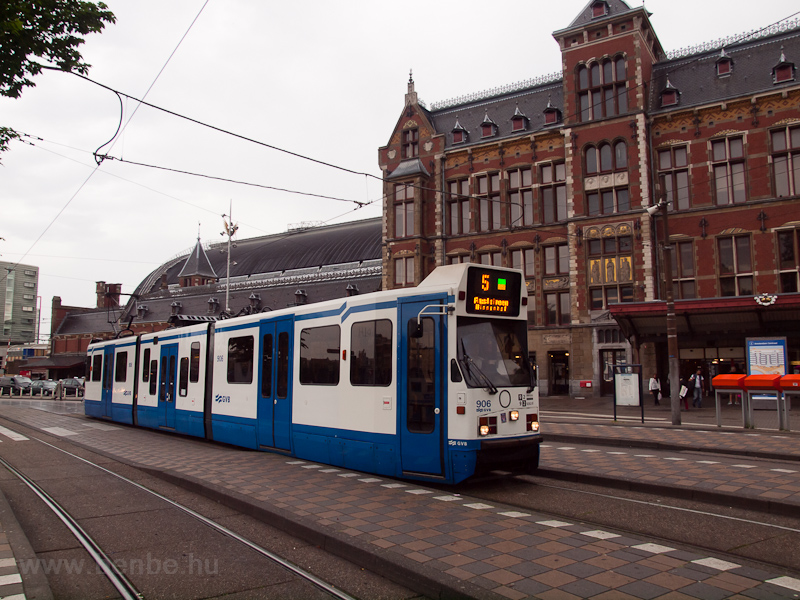 BN 11G villamos (plyaszma: 906) a Centraal Statinnl Amszterdamban fot