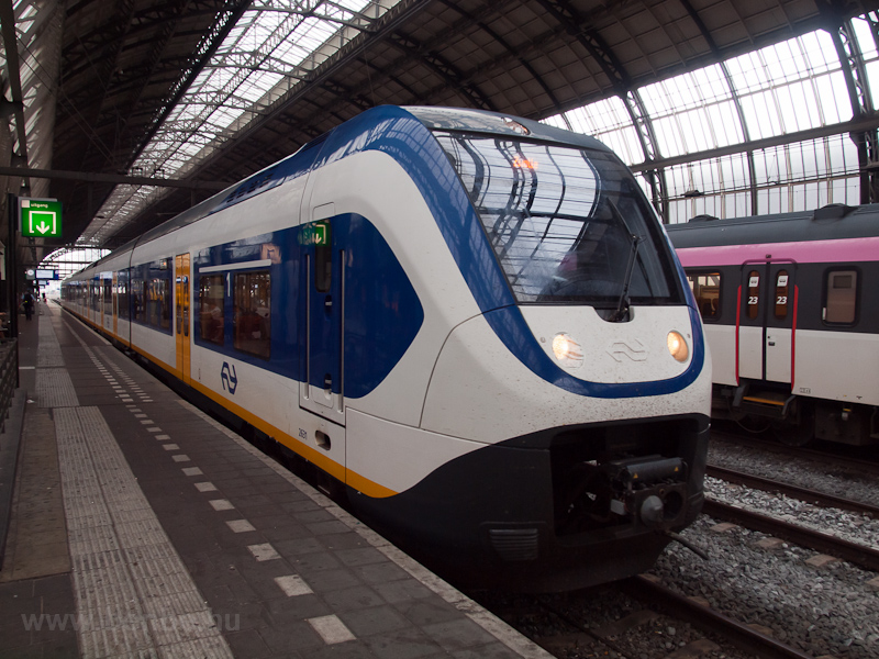 A 2631 plyaszm hatrszes (Siemens S100) Sprinter LighTTrain Amsterdam Centraal llomson fot