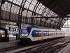 A 2434 pályaszámú, négyrészes (Bombardier S70) Sprinter LighTTrain Amsterdam Centraal állomáson