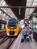 Egy NS VIRM motorvonat Amsterdam Centraal állomáson