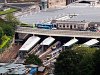 Edinburgh Waverley lloms, jobb oldalt egy 170-es Turbostar dzel-motorvonat, balra egy Alstom gyrtmny class 334 Juniper, mr j, ScotRail fnyezsben