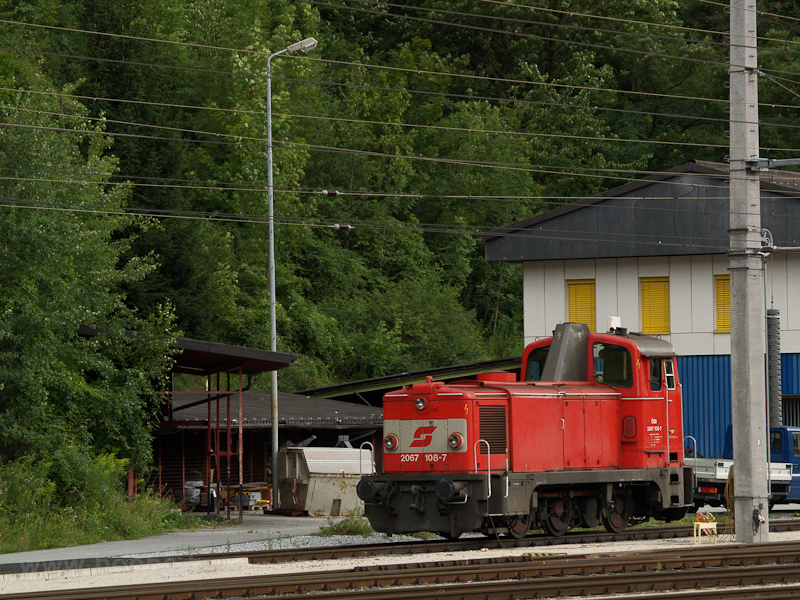 The ÖBB 2067 108-7 seen at  photo