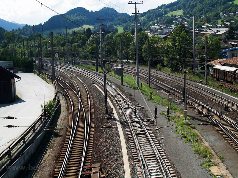 Balra a Tauernbahn, jobbra  fot