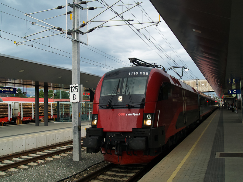 The ÖBB 1116 228 seen at Kl picture