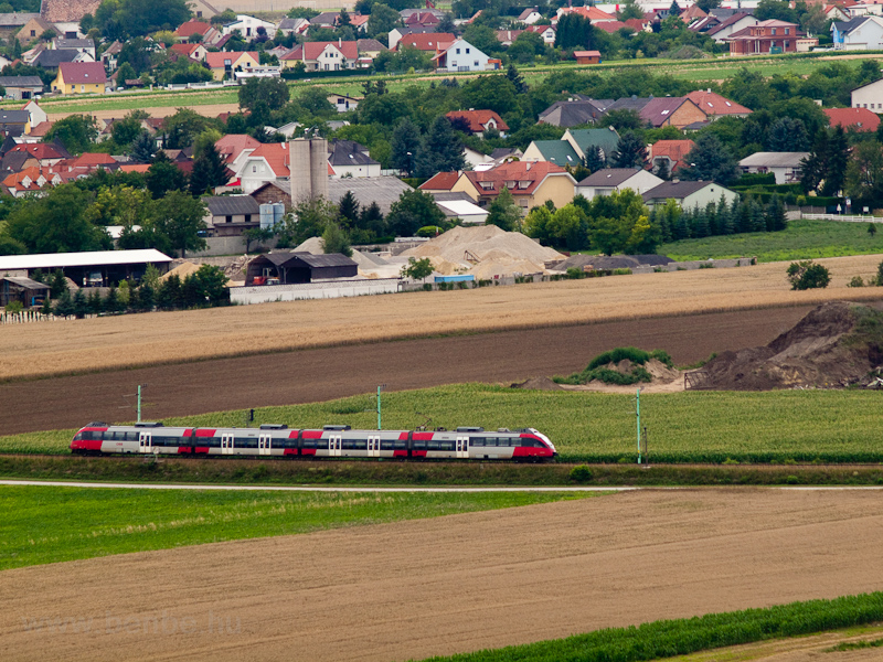 An ÖBB Talent on the Raaber picture