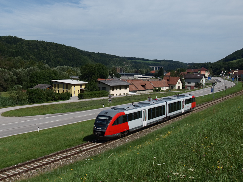 The ÖBB 5022 044-9 seen bet picture