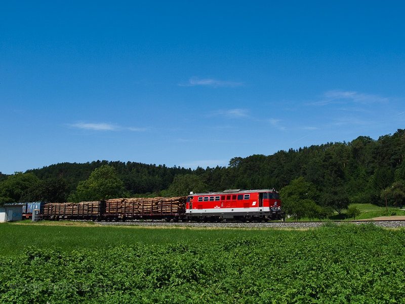 The ÖBB 2143 056-6 seen bet picture