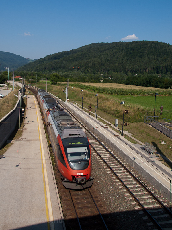 The ÖBB 4024 040-0 seen at  photo