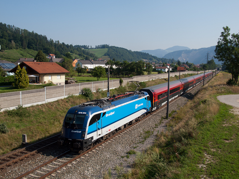 The ÖBB 1215 234 seen betwe picture