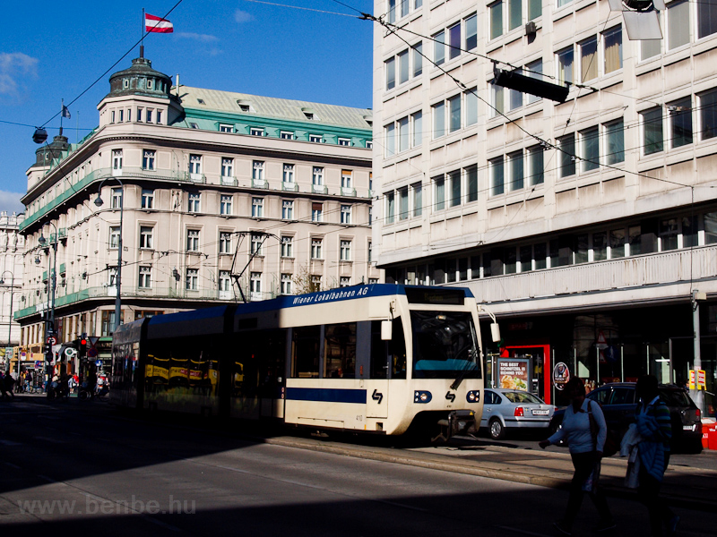 A Badeni HV 416-os motorkocsija az Opernringnl fot