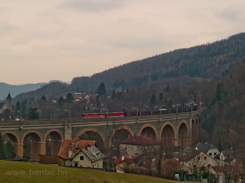 Kt gppel tolt tehervonat a Schwarza-Viadukton fot