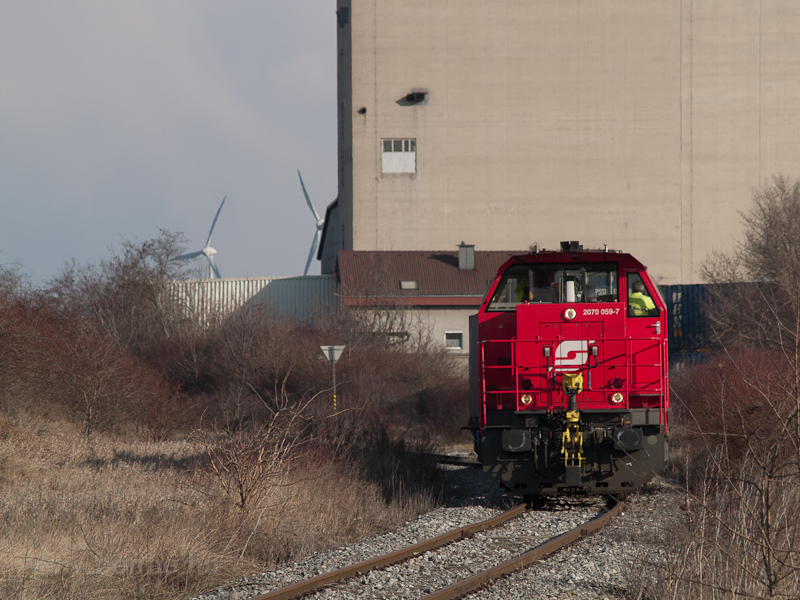 A BB 2070 059-7 Pndorfalu s Nezsider kztt a vonal rgi, Győr felőli bektsn fot