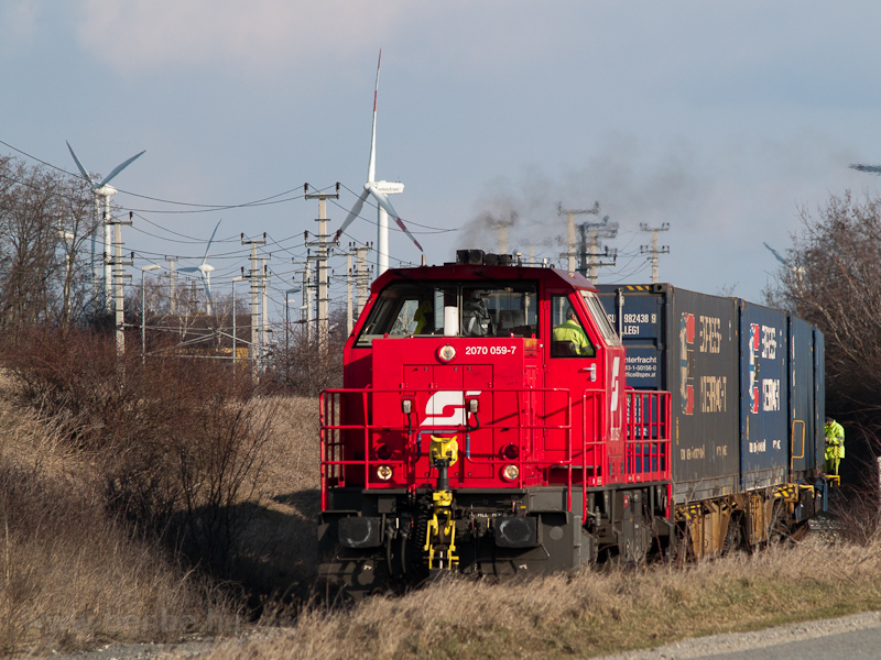 The BB 2070 059-7 seen between Parndorf and Neusiedl am See on the old connecting line from Hungary photo