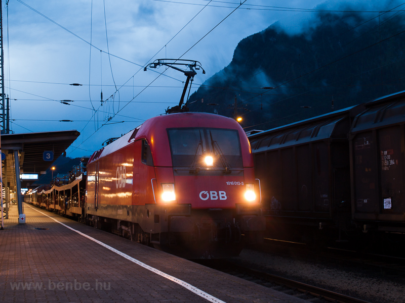 The ÖBB 1016 013-3 seen at  photo