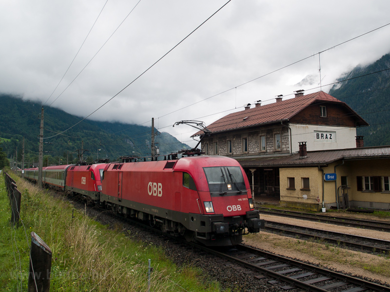 The ÖBB 1116 097-5 seen at  photo