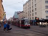 A Wiener Linien 735 plyaszm ULF-es villamosa a Reumannplatzon