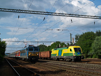 A MÁV-TR V63 138 és a GYSEV 1047 503-6 Szárliget állomáson
