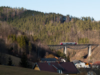 Egy ÖBB 5022  Dechantskirchen és Rohrbach-Vorau között a Lafnitz-Viadukton