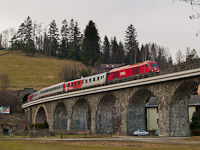 The BB 2016 042 seen between Aspang Markt and Ausschlag-Zbern on the Murtalviadukt