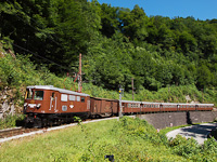 A NÖVOG E 10 Schwarzenbach an der Pielach és Frankenfels között a Natters völgyébe tért át