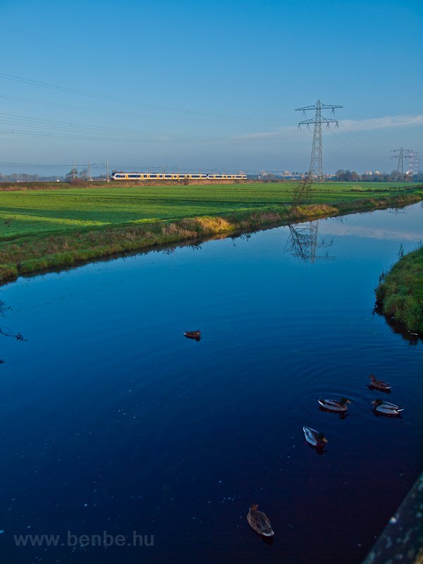 A Nederlandse Spoorwegen SLT motorvonata Voorschoten s De Vink kztt fot