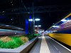 Egy Koploper és egy Sprinter LightTrain egyszerre indul A Hága felé Leiden Centraal állomásról
