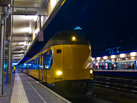 An NS Koploper trainset at Leiden Centraal