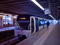 A Randstad Rail Hga s Rotterdam kztt kzlekedő Metro E vonalnak egy szerelvnye Den Haag Centraal llomson