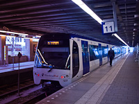 A Randstad Rail Hága és Rotterdam között közlekedő Metro E vonalának egy szerelvénye Den Haag Centraal állomáson