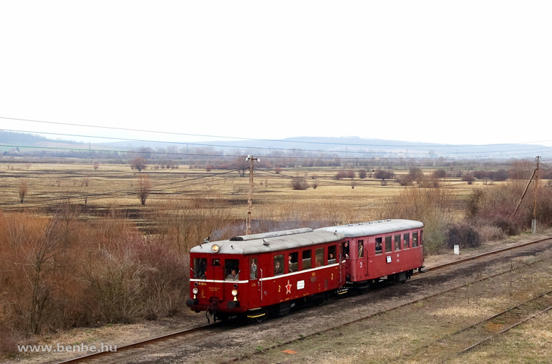 Az M 131.1053 nosztalgia-motorkocsi Litke llomson a Losonc-Nagykrts kztti korridor-vonalon fot