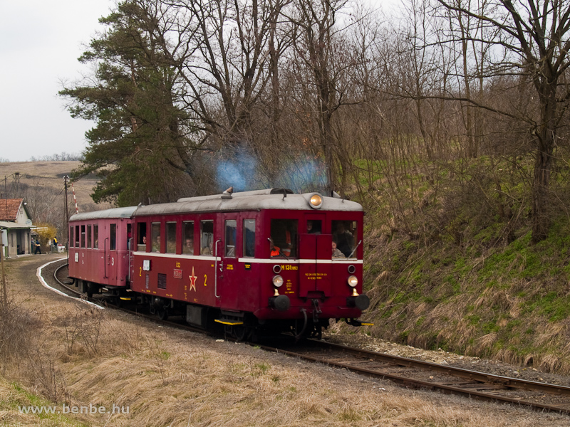 Az M 131.1053 Rrspuszta megll- s sorompőrhelyen fot