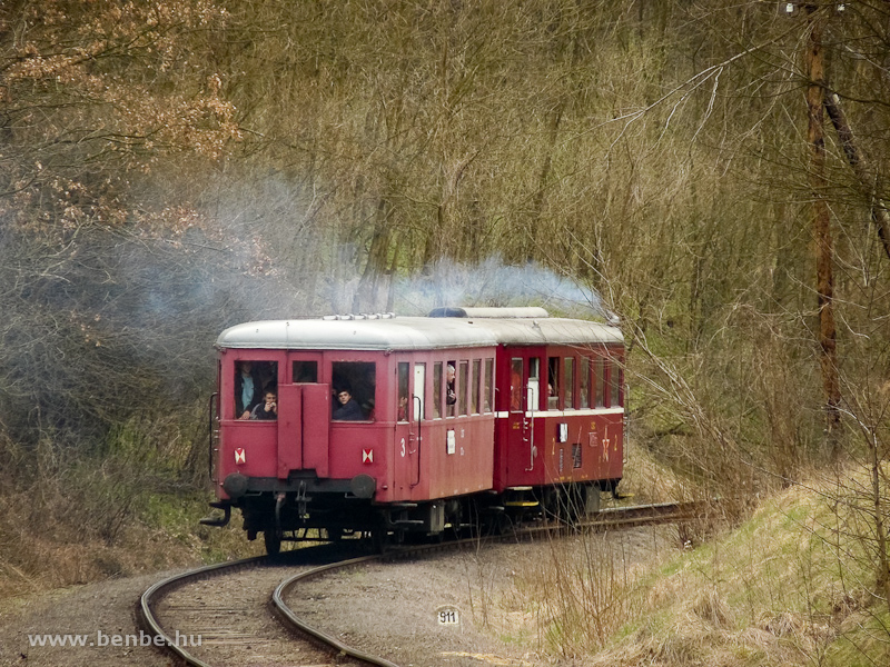 Az M 131.1053 Rrspuszta megll- s sorompőrhelyen fot