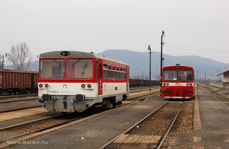 A ŽSSK 810 391-3 s a 812 002-4 Fleken fot