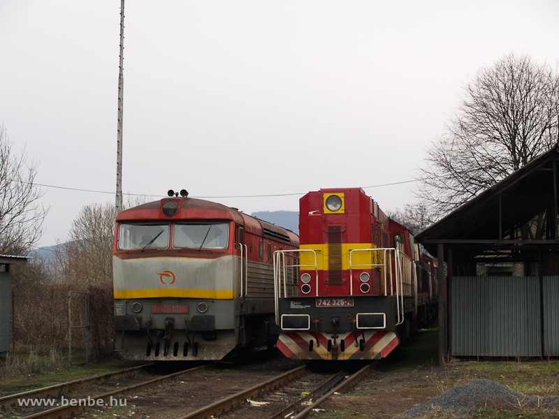 A ŽSSKC 751 036-5 s a 742 326-2 Fleken fot