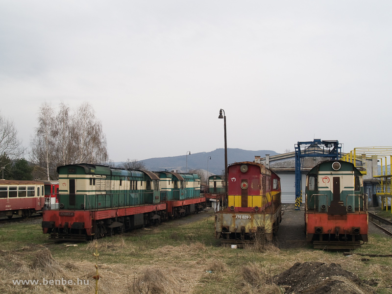 The ŽSCS 771 092-4, 770 029-7 and 770 054-5 at Flek (Fil'akovo, Slovakia) photo