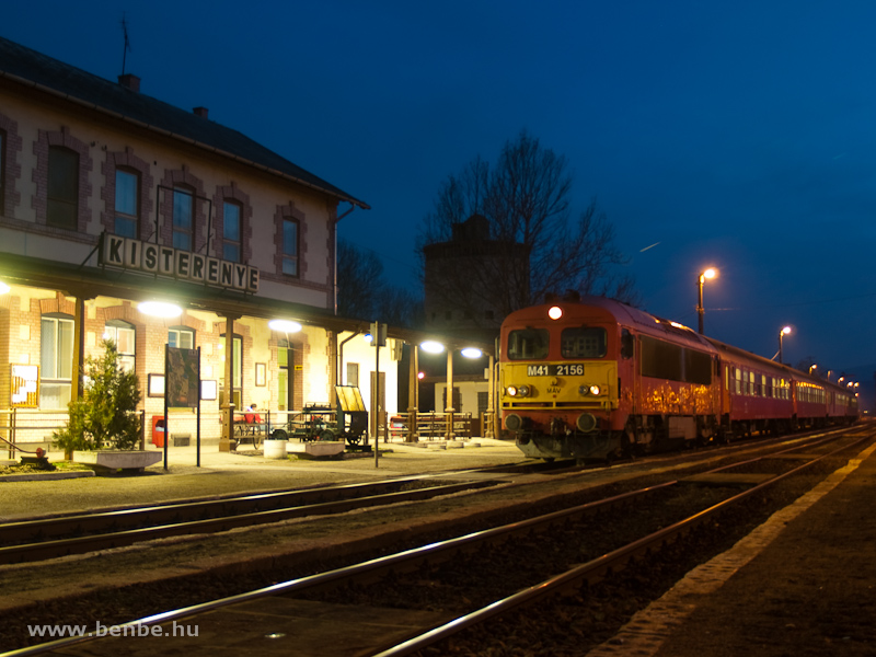 A fast train with M41 2156 at Kisterenye station photo