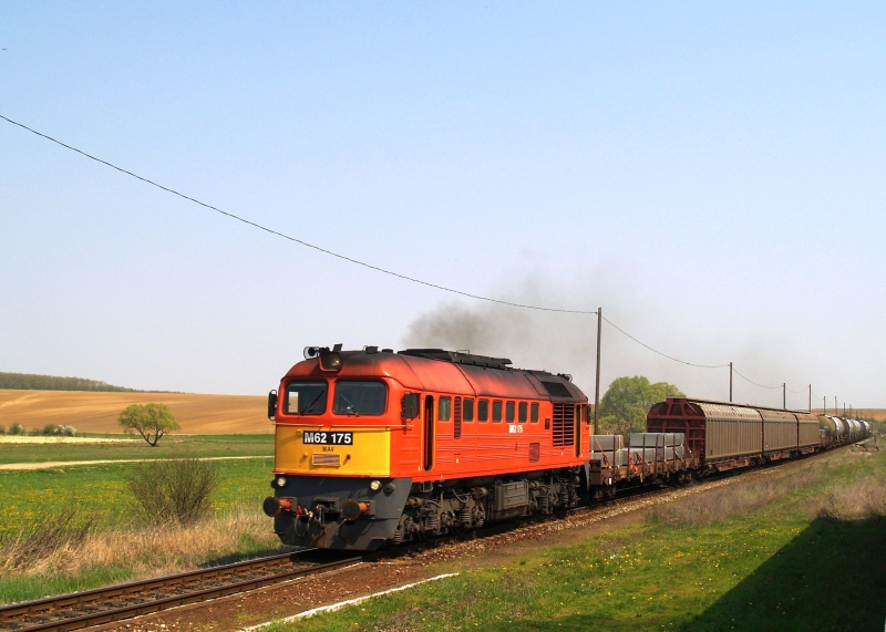 The M62 175 at Vokány photo