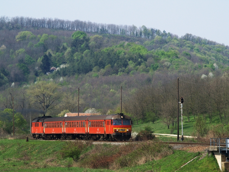 The Btx 011 driving trailer at Vokny stop photo