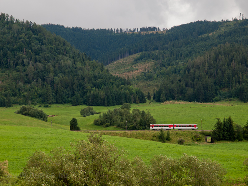 A ŽSSK 813 railcar see photo