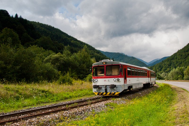 Az ŽSSK 913 014-7 Kralovn megll s Kralovn (rgen Vgkirlyhza) kztt fot