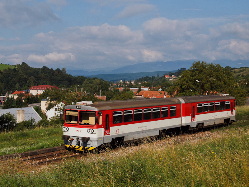 The ŽSSK 913 008-9 seen between Jalovec and Rztočno photo