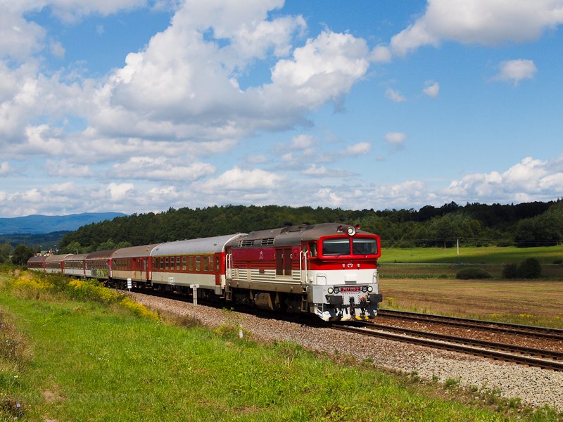 A ŽSSK 757 011-2 Zvolen-Bučina zastvka s Vhybňa Slatinka kztt fot