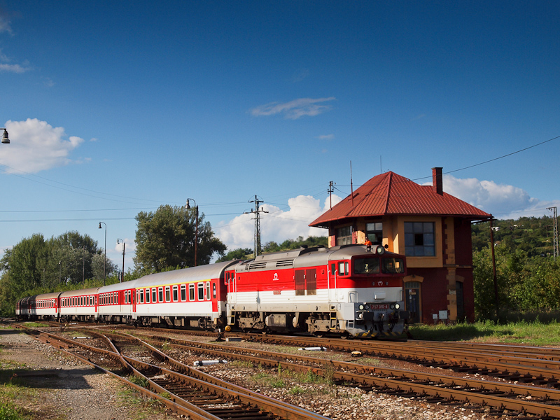 The ŽSSK 757 010-4 seen at Flek (Fil'akovo, Slovakia) photo