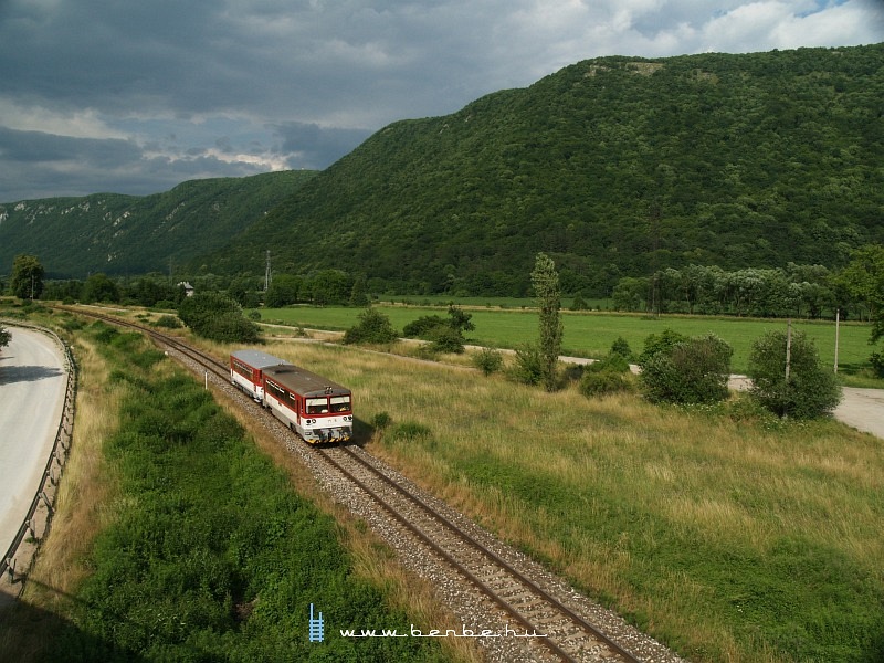 The 812 060-2 at Slavec jaskyna photo