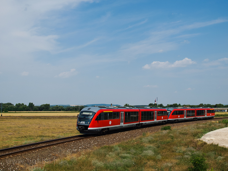 The MV-START 6342 020-2 seen at Esztergom-Kertvros station photo