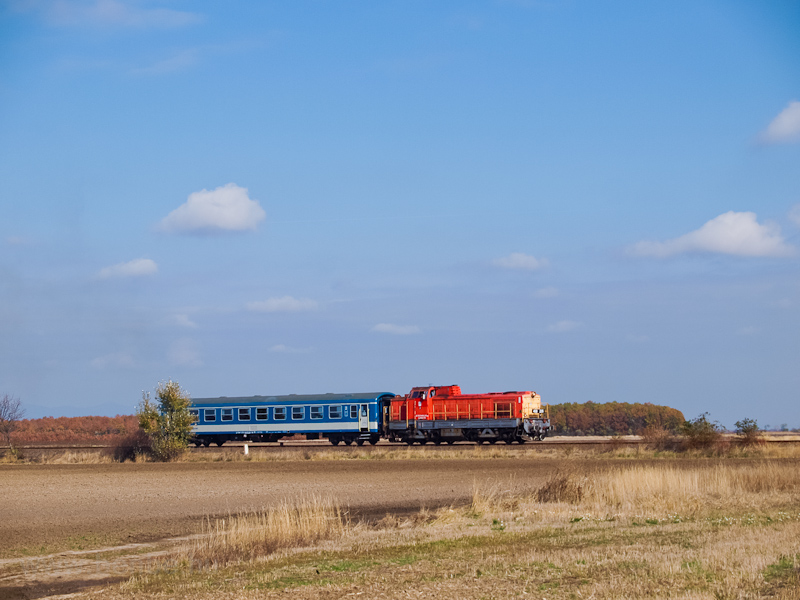 The MV-TR 408 235 seen between Jszrokszlls and Jszdzsa photo