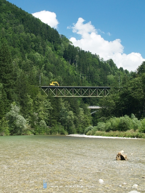 Az untere Teichlbrücke és a kétéltű kotrógép fotó
