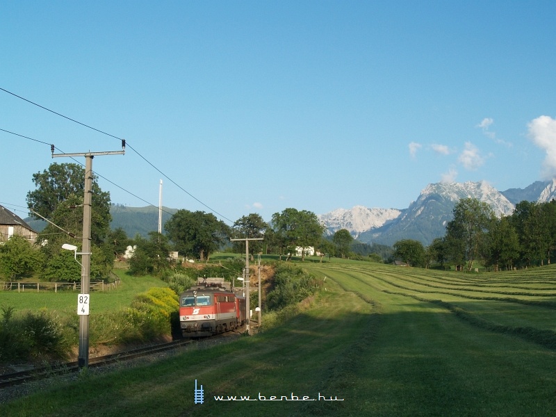 A Schacherbauer-Tunnel-be halad be éppen. kép 1142 627-7 Windischgarsten és Spital am Pyhrn között fotó