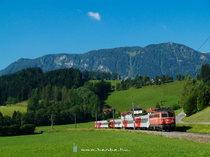 The 1142 564-2 is pushing a CityShuttle train between Windischgarsten and Spital am Pyhrn photo