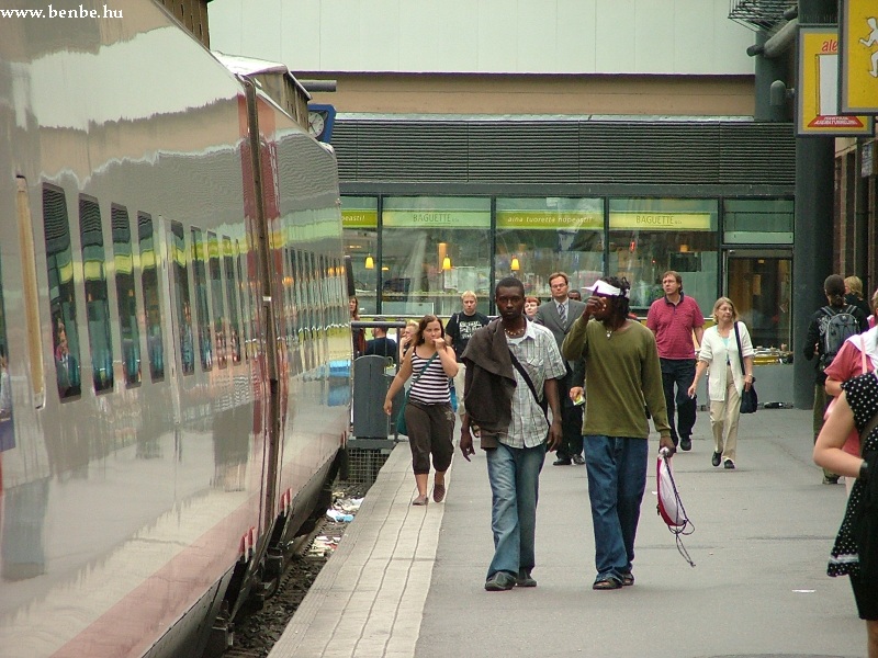 The roofed platforms depart the Sm3 Pendolino trains photo